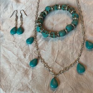 *Turquoise teardrop necklace set